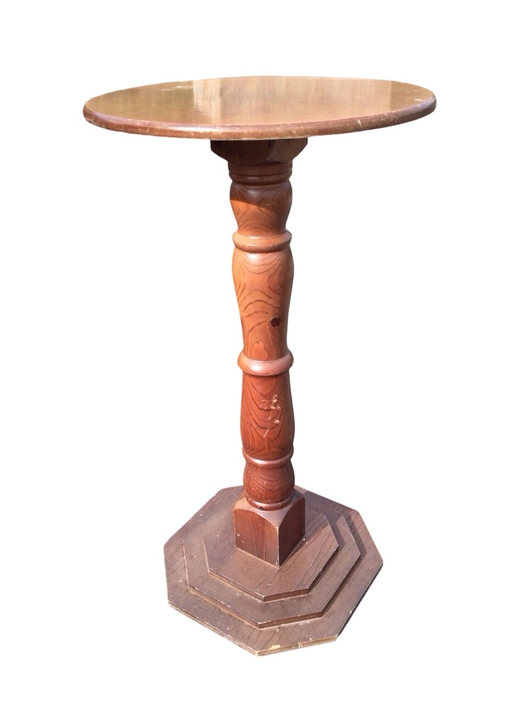 An oak & pine pedestal table with circular top on bulbous turned column above an octagonal stepped