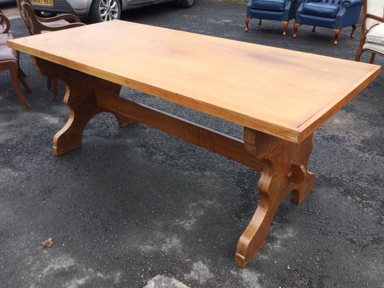 A contemporary mahogany refectory table with rectangular panelled top on shaped trestle supports - Image 3 of 3