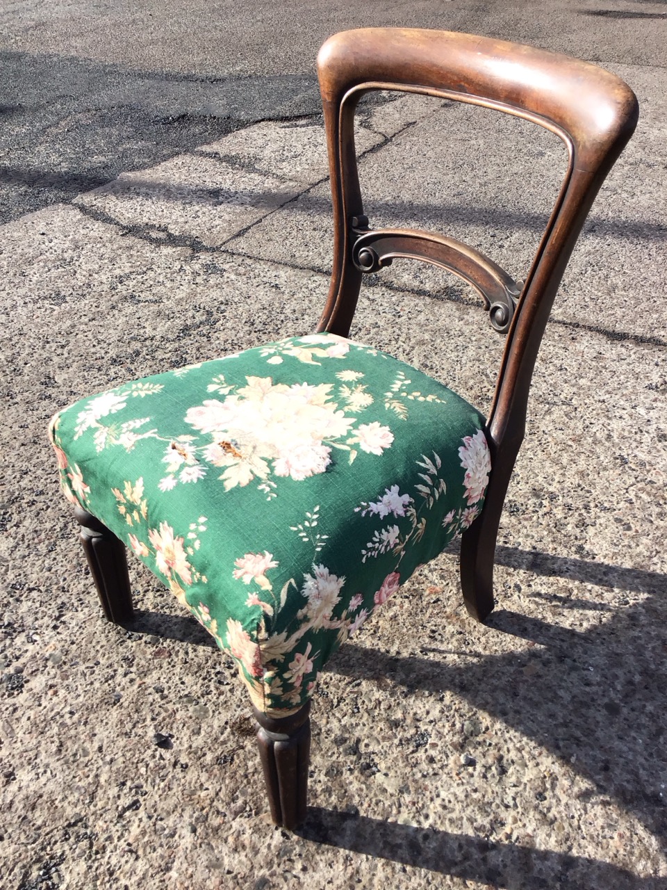 A Victorian mahogany dining chair with rounded back above a scroll carved rail and concave fronted - Image 3 of 3