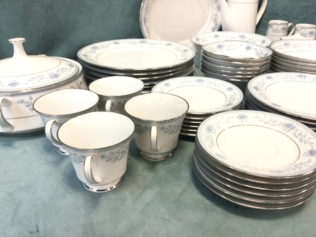 An extensive Noritake porcelain dinner service in the Blue Hill pattern with a covered tureen, an - Image 3 of 3