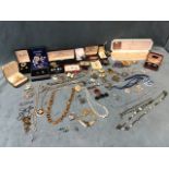 Miscellaneous costume jewellery - a boxed Lotus simulated pearl necklace and earrings set, various