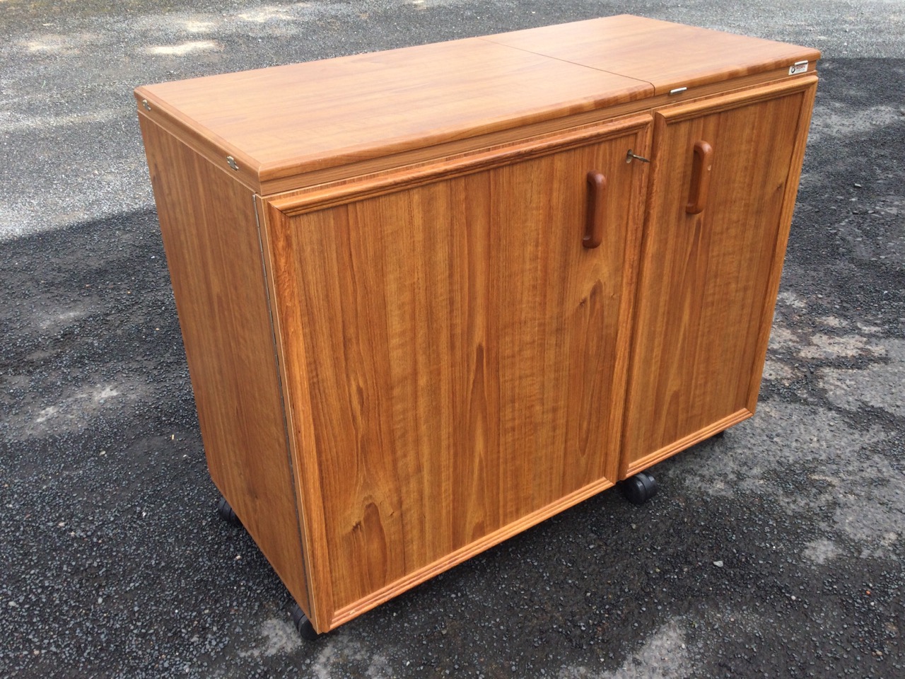 A teak style sewing cabinet on castors by Horn, the rectangular fold-out top above work surfaces the - Image 3 of 3