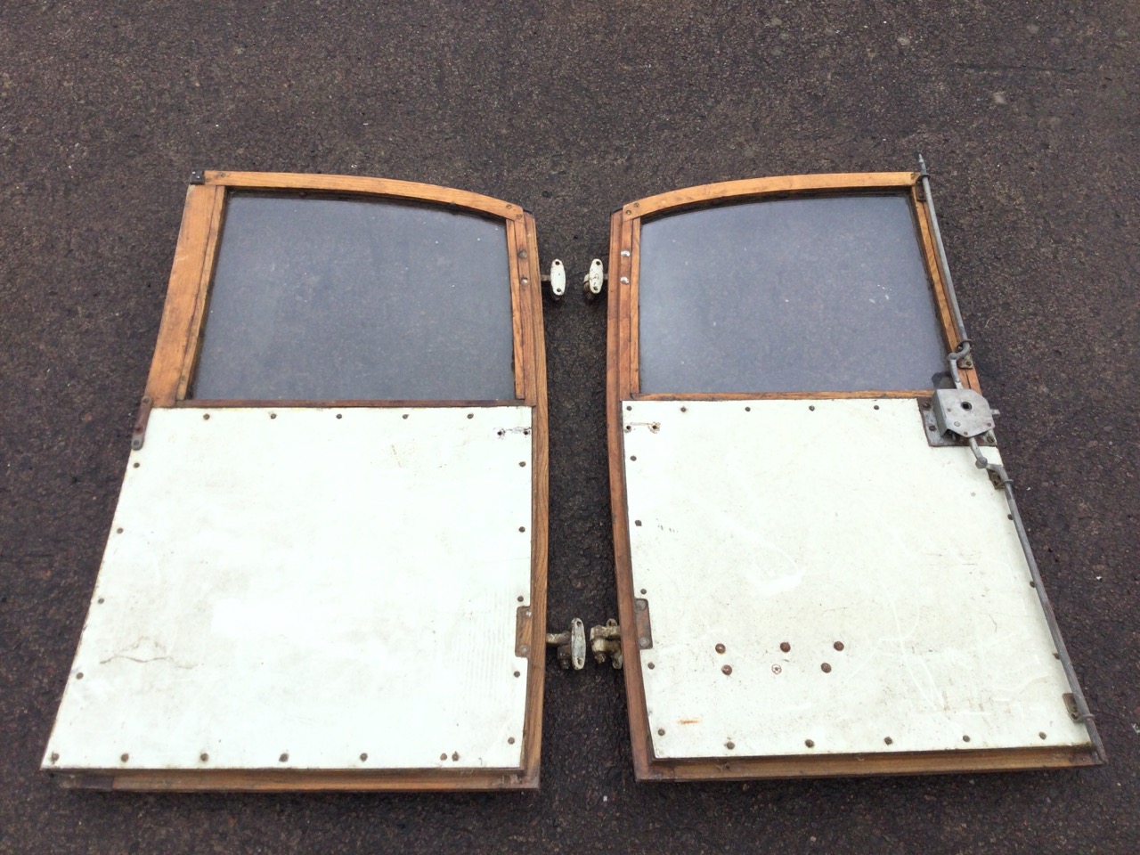 A pair of Morris Traveller rear doors with metal and glazed panels in shaped oak frames, complete - Image 3 of 3
