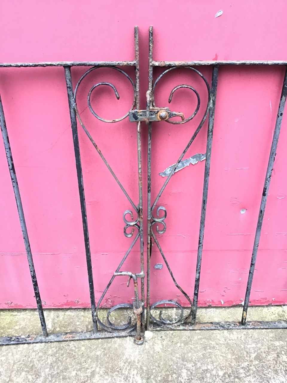 A pair of wrought iron driveway gates with scrolled decoration and spindled panels, complete with - Image 2 of 3