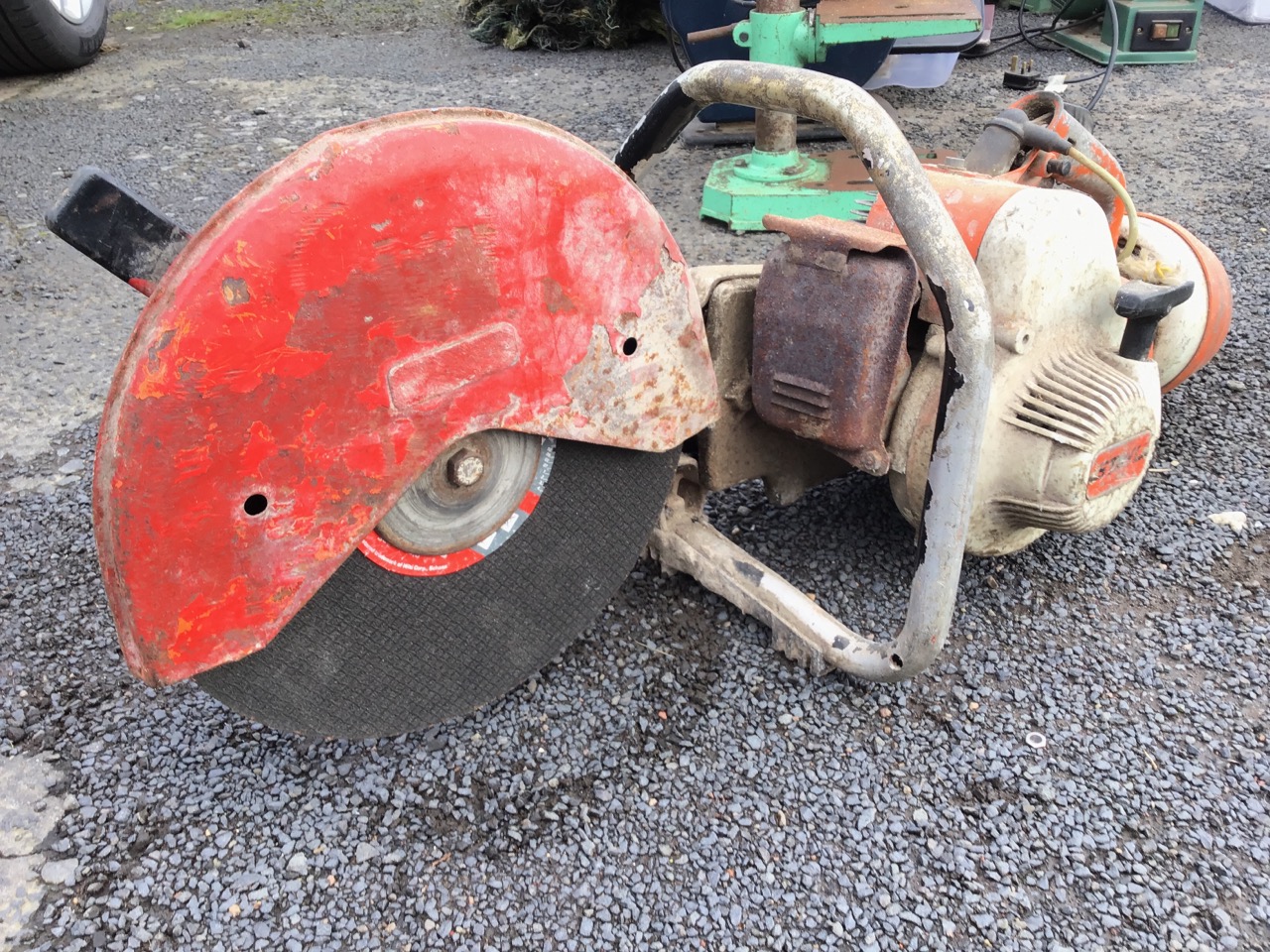 A Stihl TS 350 stone saw with instruction manual and various attachments, spares, etc. (A lot) - Image 2 of 3