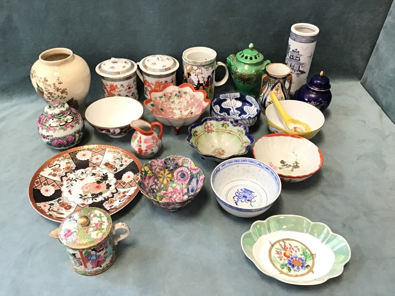 Miscellaneous oriental ceramics - a C19th Canton mandarin pattern covered jug, mugs, vases, a