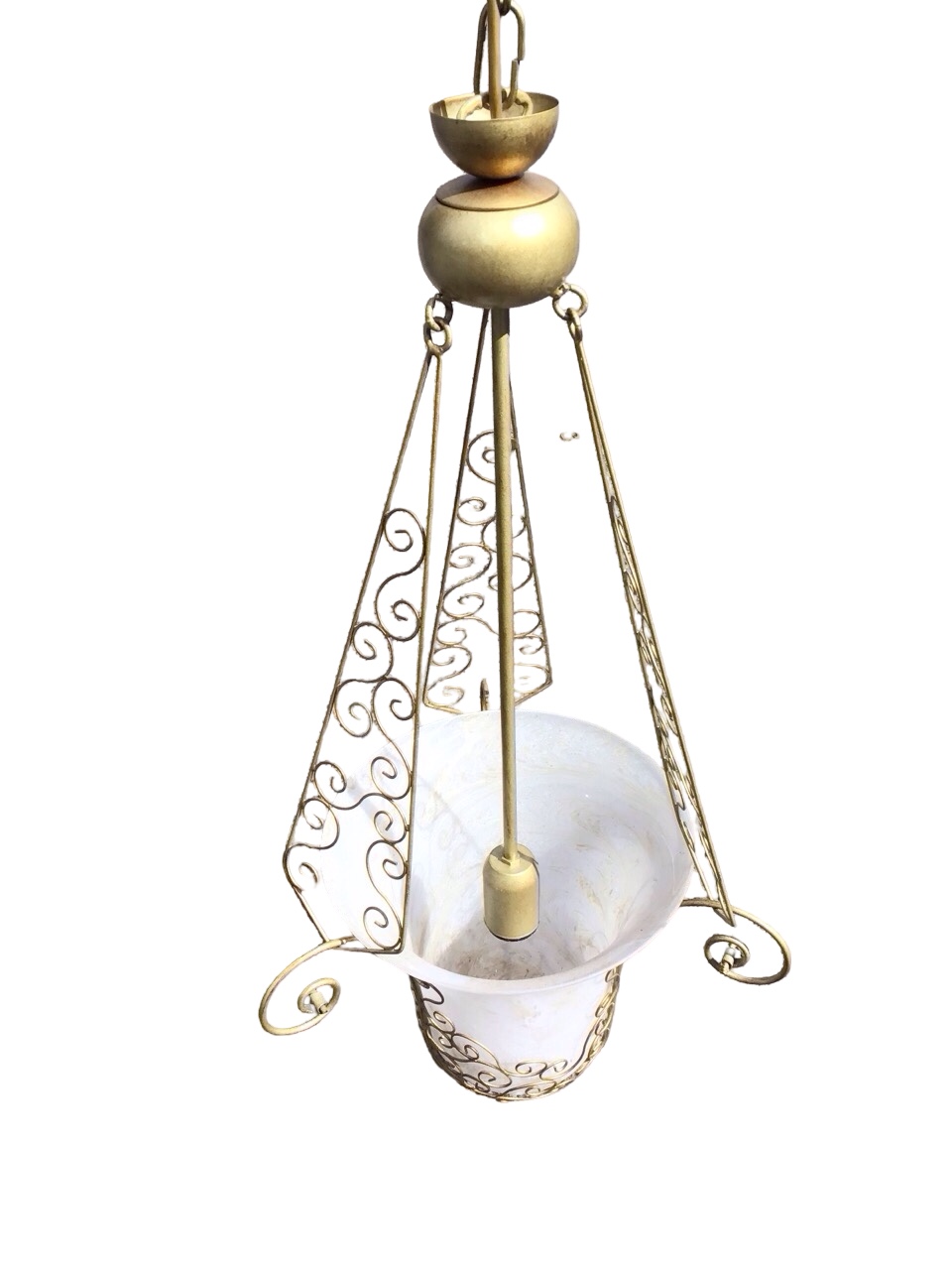 A gilt wirework and glass hanging light with bell shaped ceiling rose and chain suspending three - Bild 3 aus 3