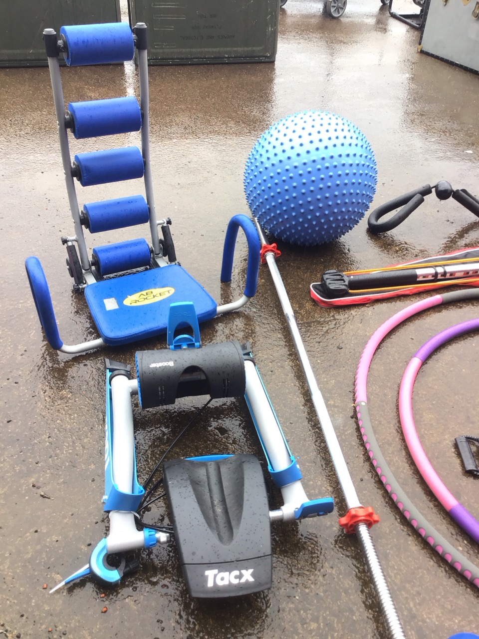 Miscellaneous exercise equipment - a massage gym ball, a bullworker, an Ab Rocket abdominal exercise - Image 2 of 3