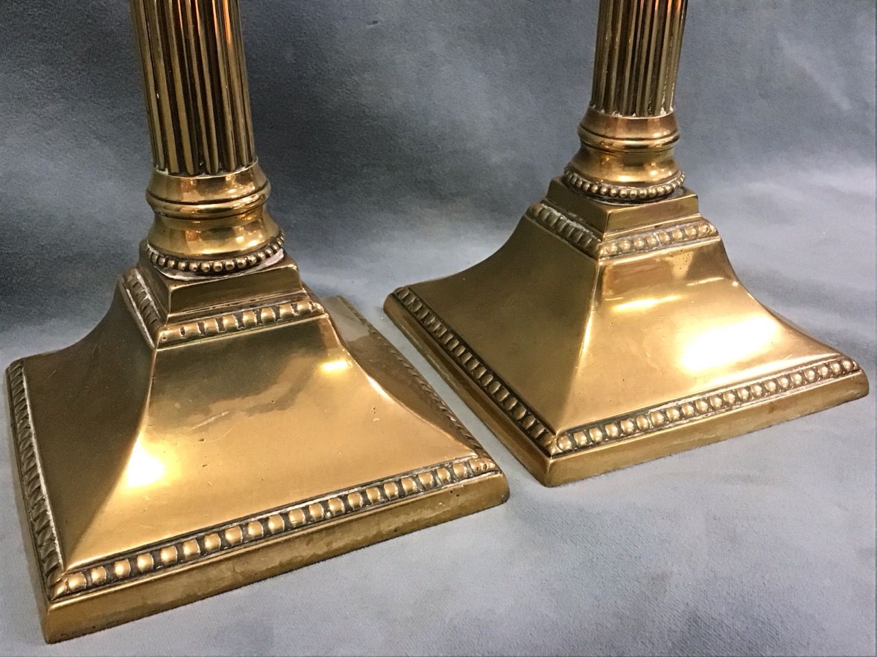 A pair of Georgian brass candlesticks with square beaded sconces above reeded Tuscan columns on - Image 3 of 3