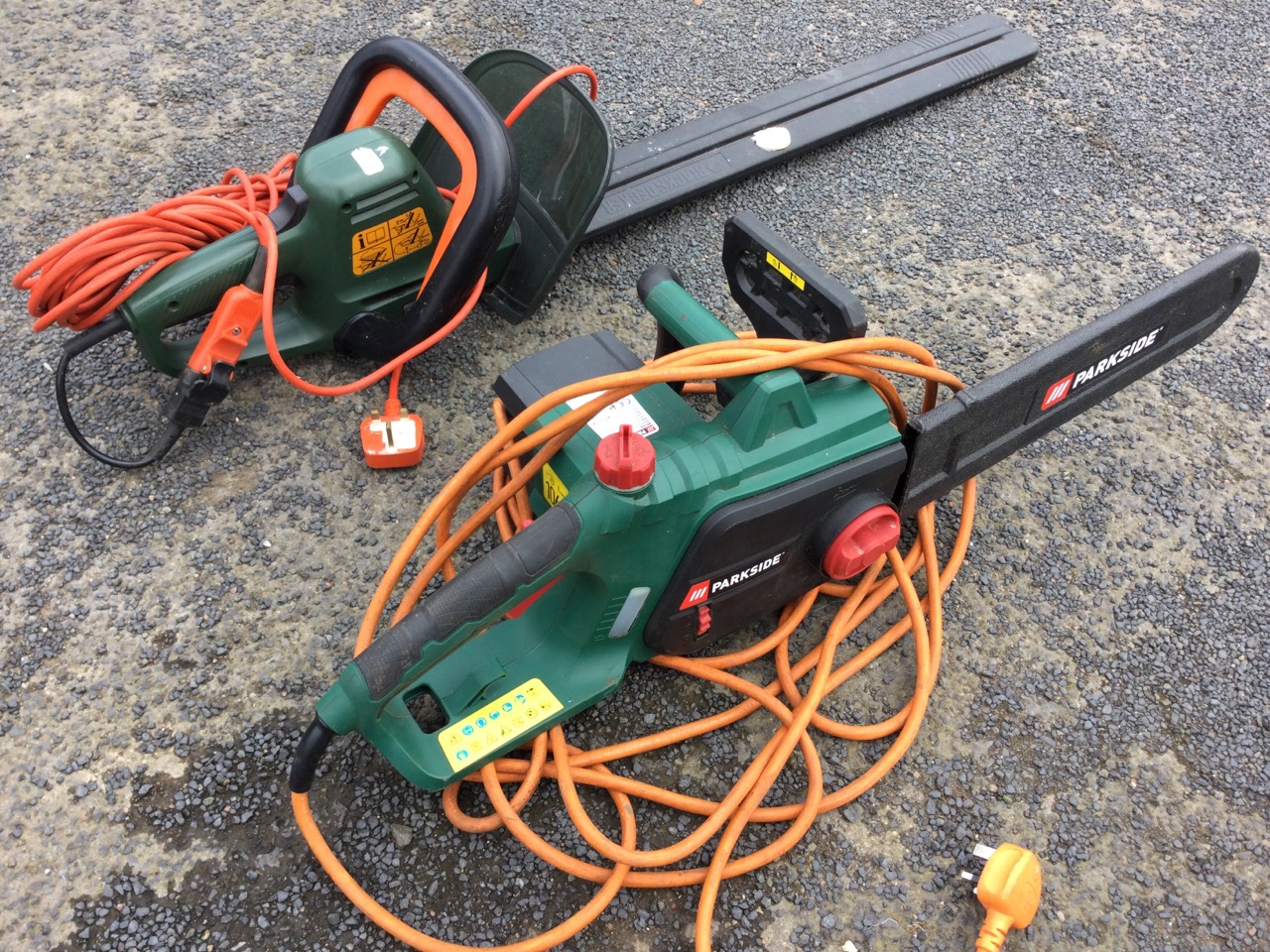 A Black & Decker 500w electric hedgecutter with long cable; and a Parkside electric chainsaw. (2) - Image 2 of 3