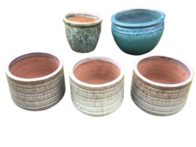 A set of three mottled glazed ribbed stoneware garden pots; a turquoise glazed terracotta garden tub