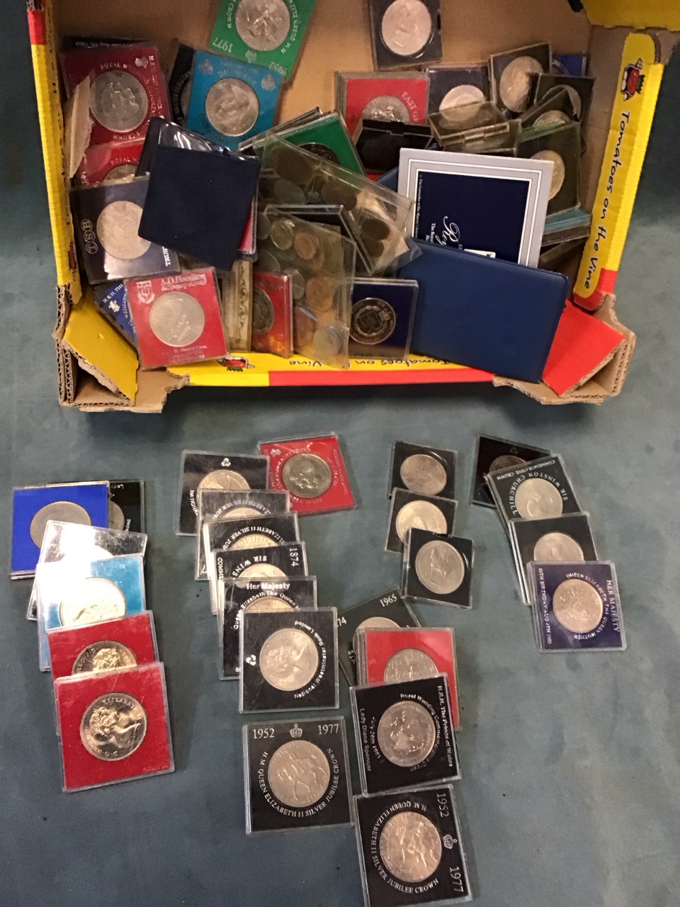 A collection of British coins including numerous cased & loose royal & other commemorative crowns, - Image 2 of 3