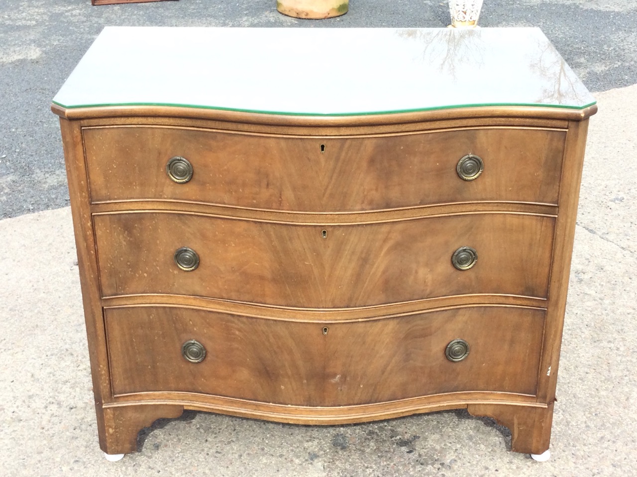 A Georgian style mahogany serpentine fronted chest of drawers with plate glass to top above three - Image 2 of 3