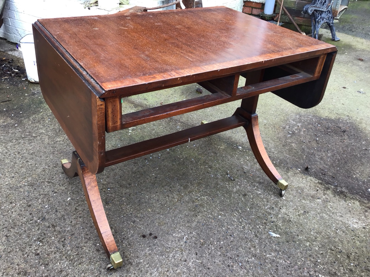 A crossbanded mahogany sofa table with rounded drop-ends raised on rectangular supports with sabre - Image 3 of 3