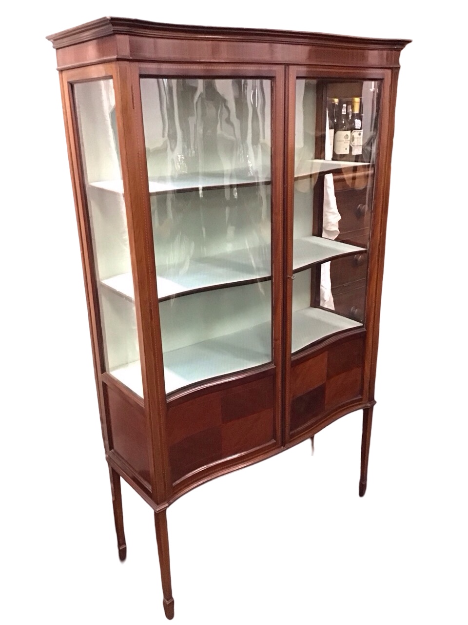 An Edwardian mahogany serpentine fronted display cabinet with moulded cornice and boxwood & ebony - Image 2 of 3