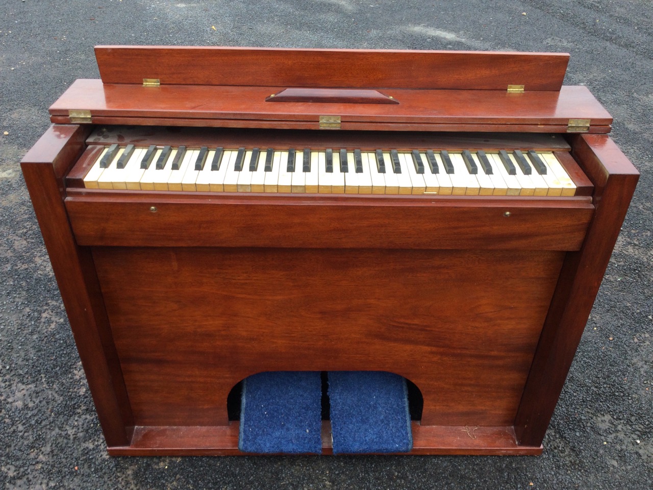 A mahogany cased harmonium with five octave keyboard in plain cabinet with twin working pedals. ( - Image 2 of 3