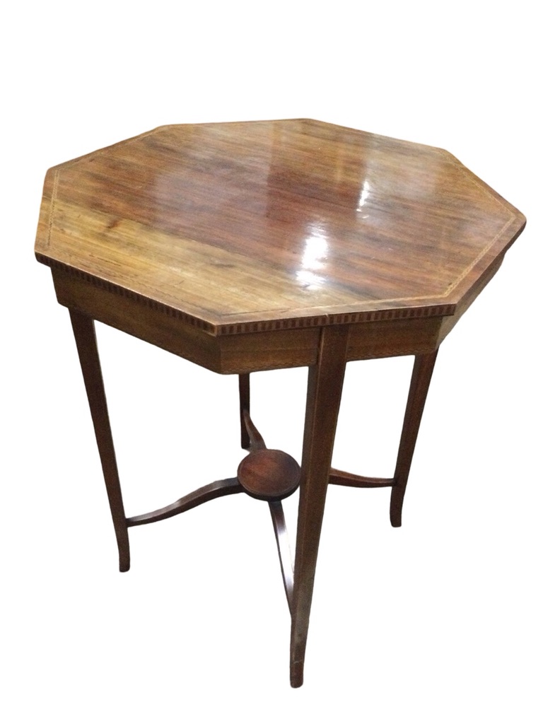 An Edwardian octagonal mahogany occasional table with chequer strung top and dentil inlaid edge