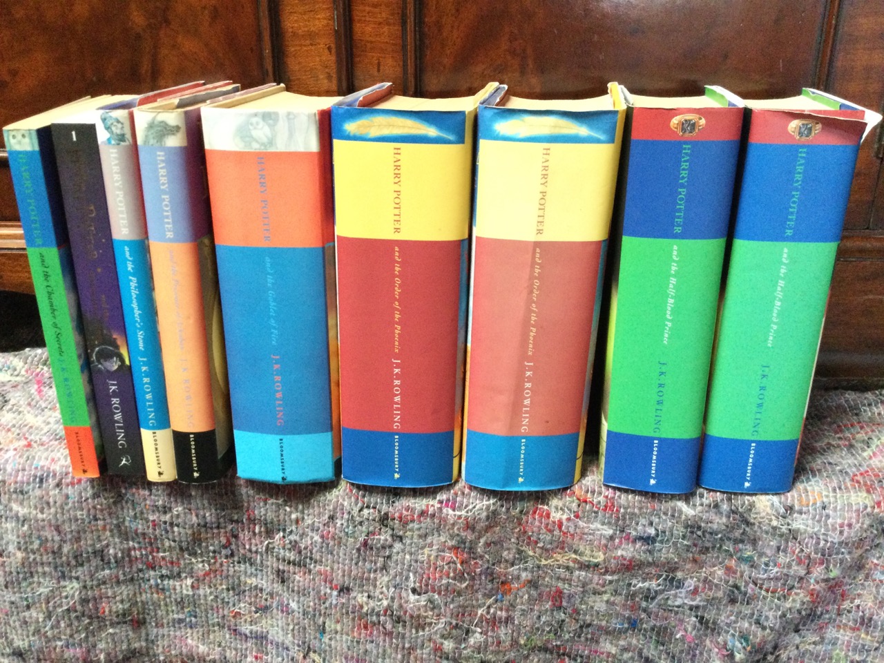 A run of JK Rowling Harry Potter books including first editions - seven hardbacks with covers and - Image 2 of 3