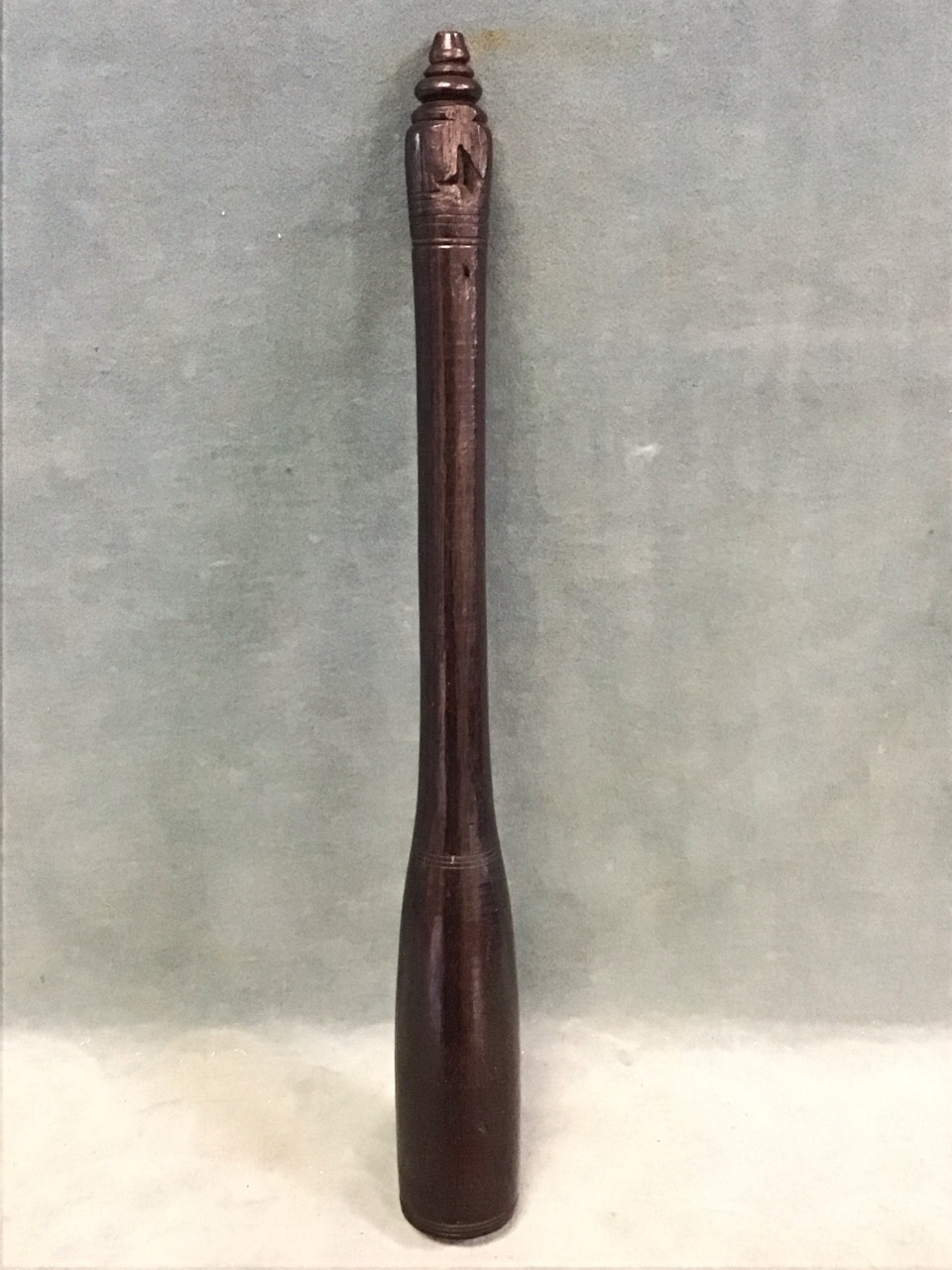 A heavy C19th turned ebony truncheon of tapered form with turned finial. (16.75in)