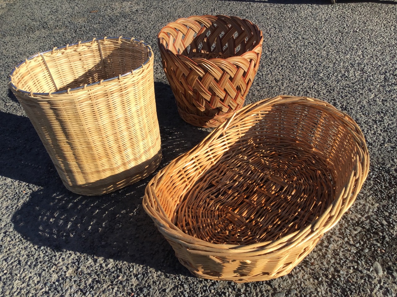 Eight baskets - wastepaper, shopping, dog, oval, bread, etc. (8) - Image 3 of 3