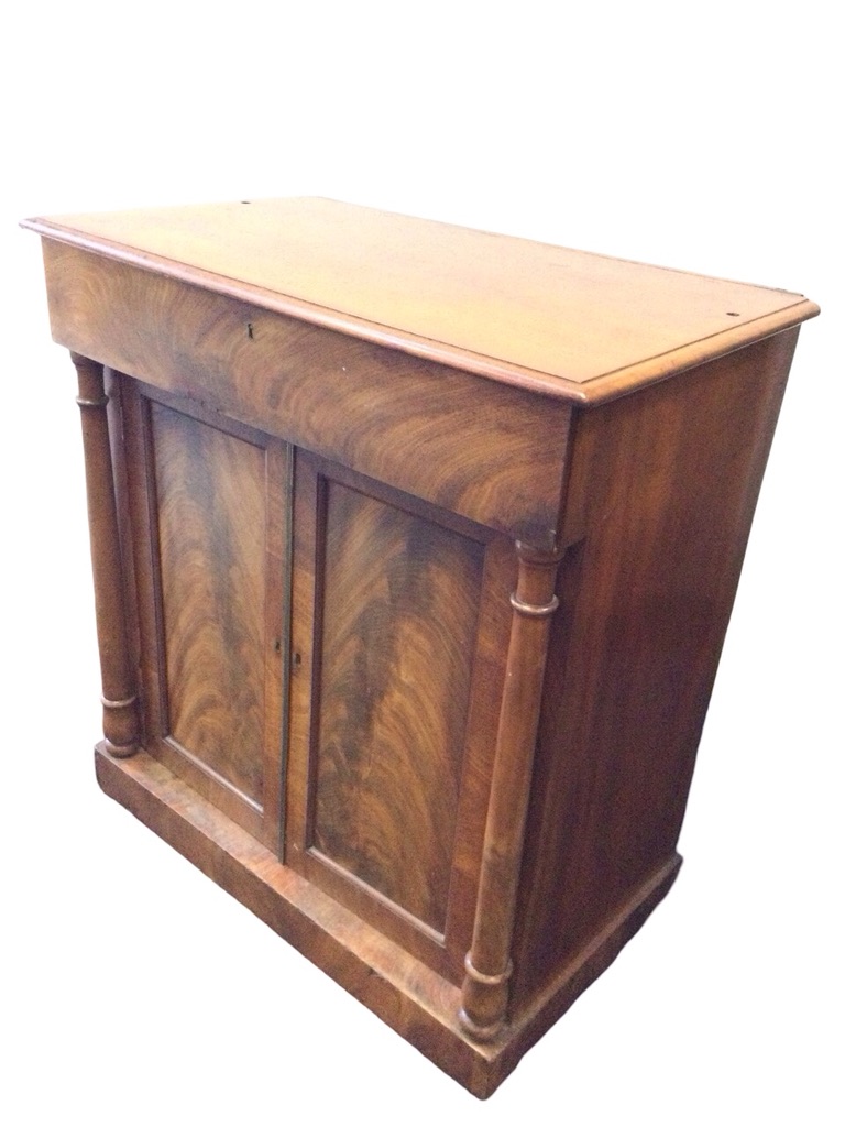 A C19th mahogany chiffonnier with rectangular moulded top above a frieze drawer and a pair of
