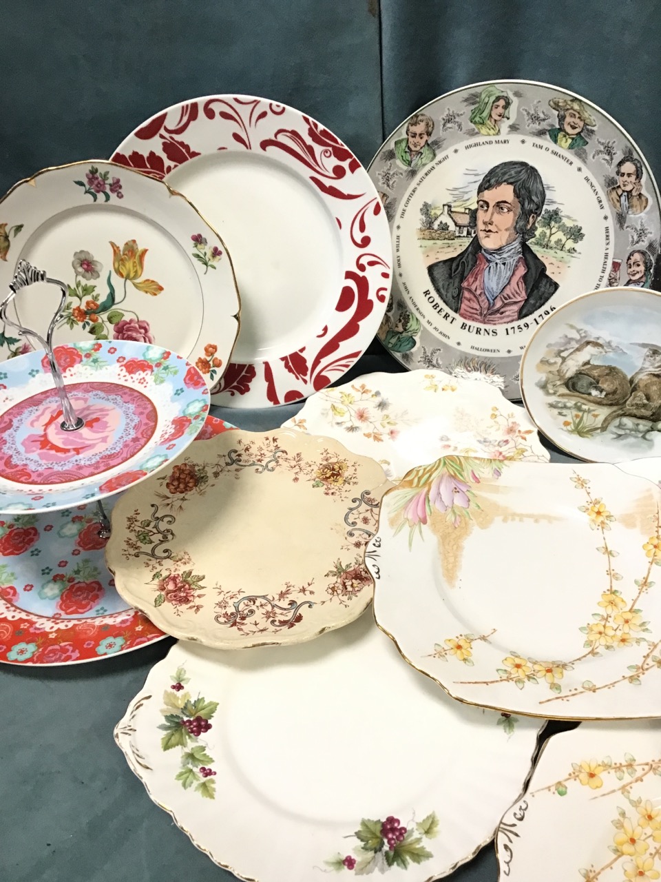 Miscellaneous sandwich plates, collectors plates, a two-tier cakestand, floral, pairs, etc; and a - Image 2 of 3