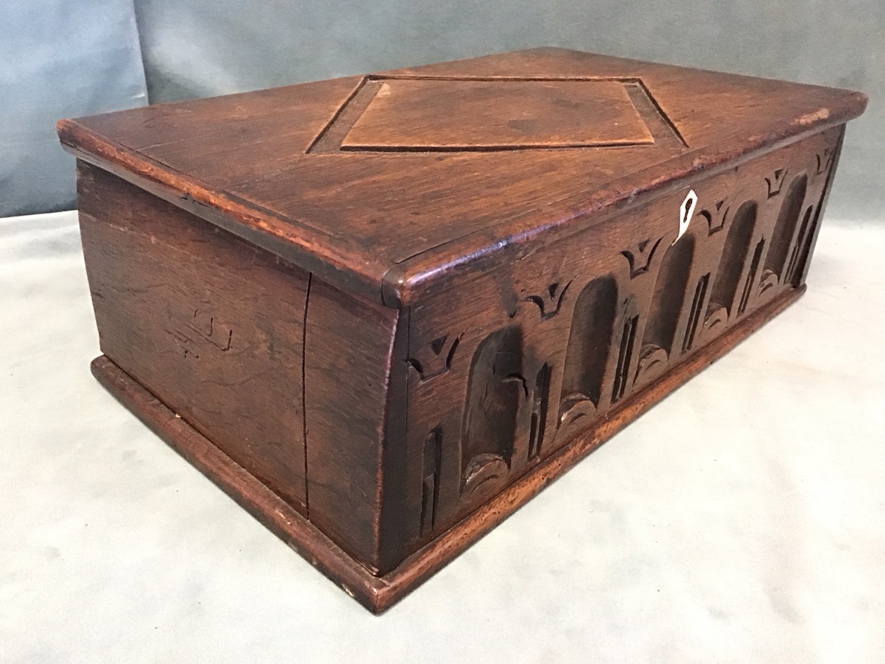 A rectangular oak bible box with lozenge carved cover and arcade chiselled frieze with bone - Image 3 of 3