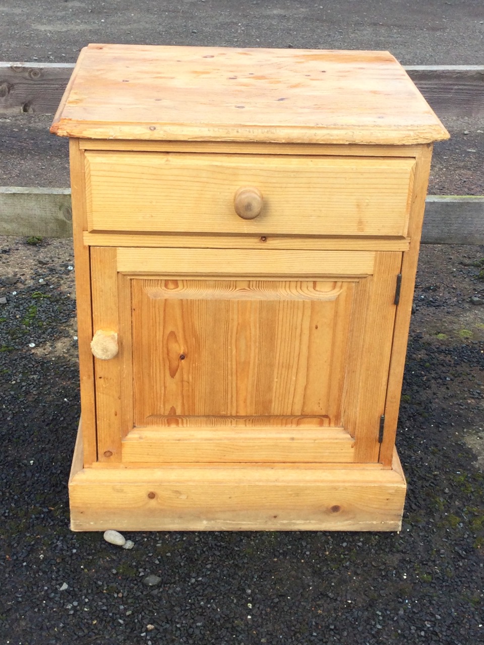 A pair of bedside chests with three moulded knobbed drawers, on shaped plinths - 18in x 16in x 26. - Image 3 of 3