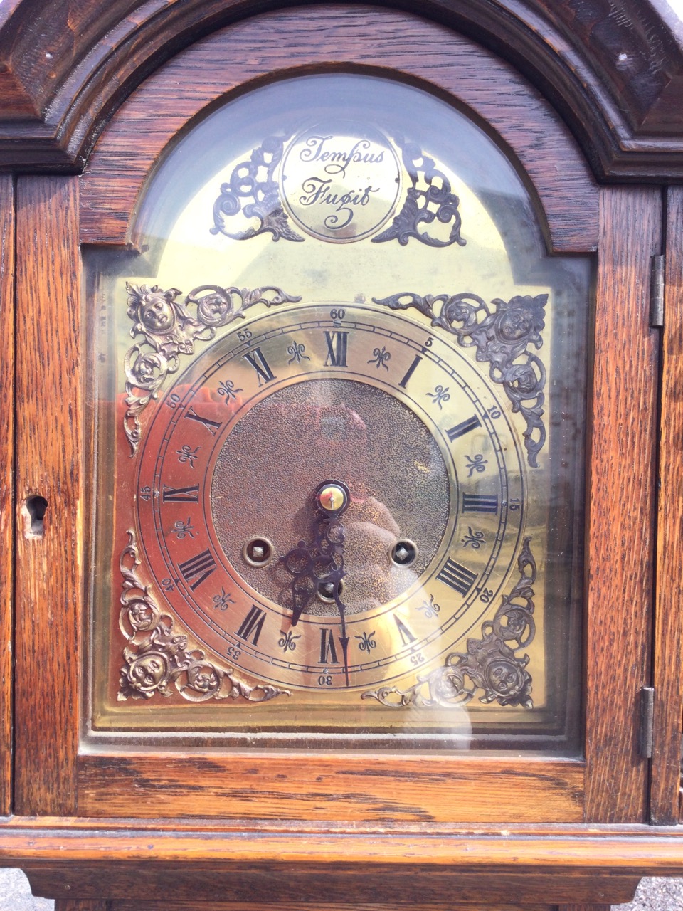 A William & Mary style oak grandmother clock with arched cornice and brass dial with roman chapter - Image 2 of 3