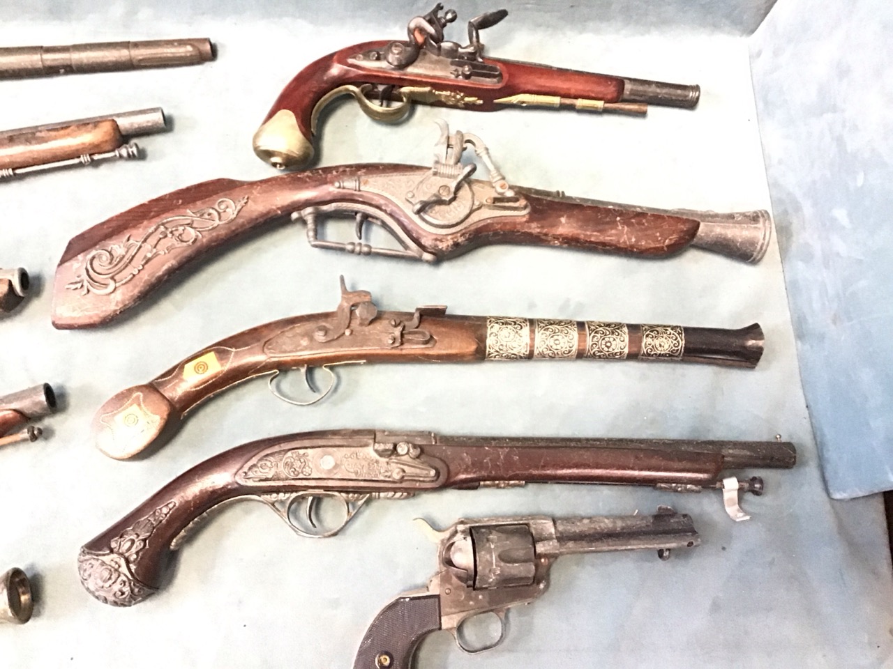 A collection of miscellaneous replica flintlock pistols including a blunderbuss; an Ottoman - Image 3 of 3