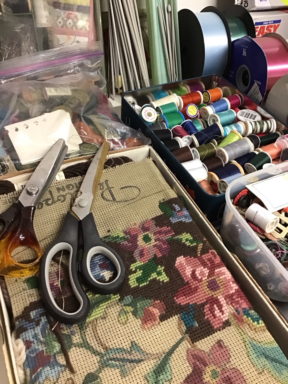 Miscellaneous textile crafting materials including spools of ribbon, rug making & tapestry wools, - Image 2 of 3