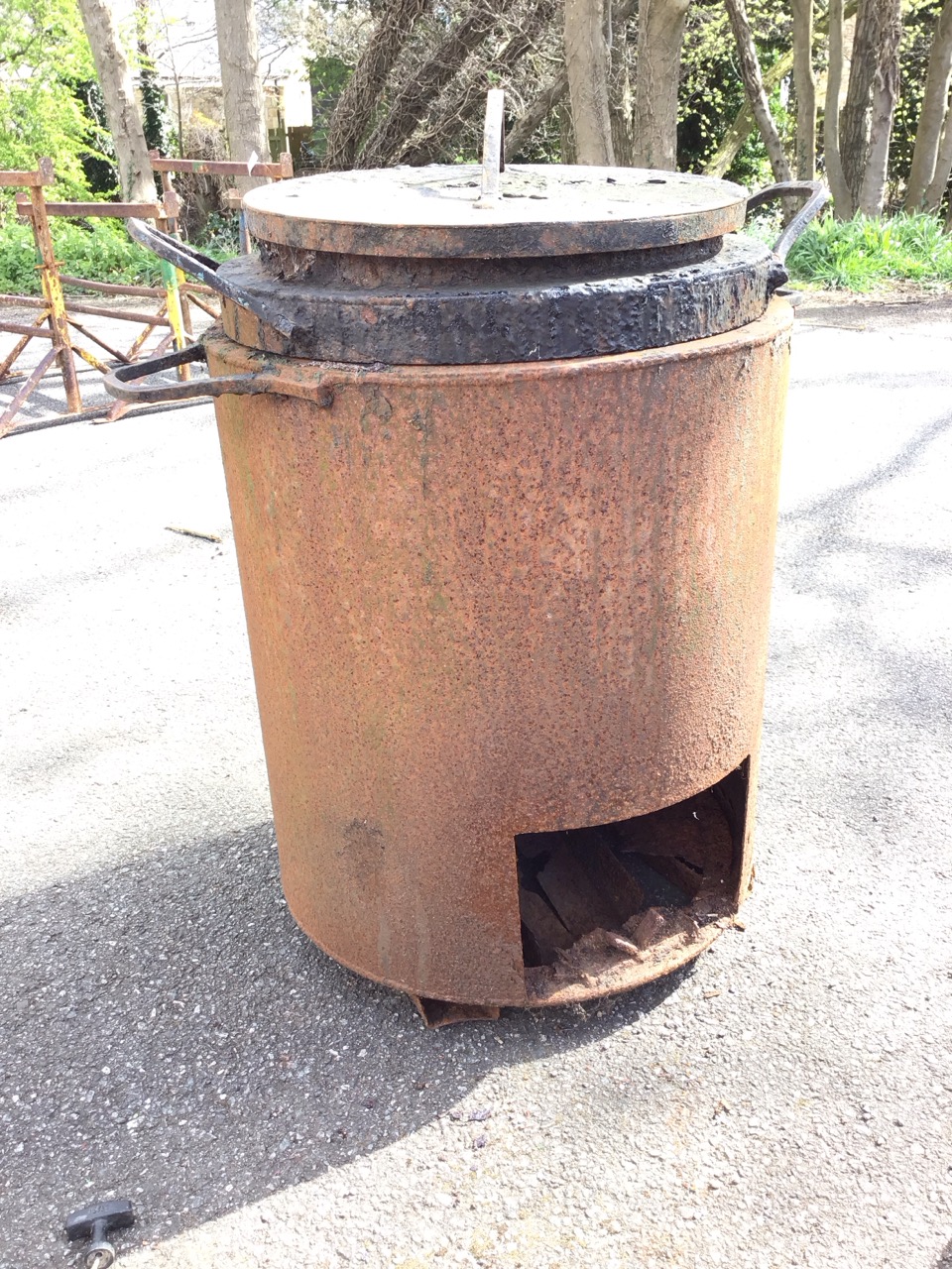 A roofers tubular hot tar burner with fire chamber beneath twin handled cauldron & cover, complete - Image 3 of 3