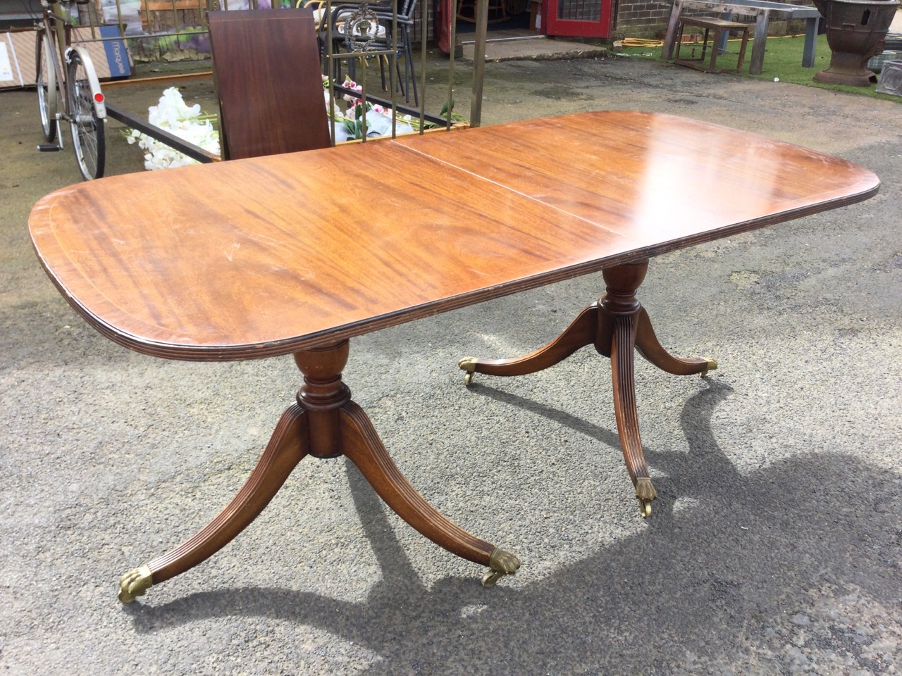 A regency style mahogany twin pedestal dining table with crossbanded reeded edged rounded - Image 3 of 3