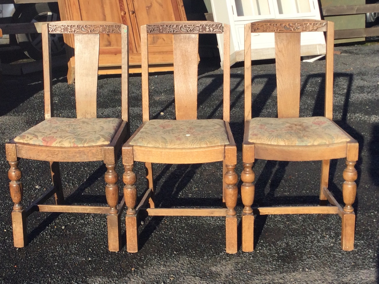 A set of three 30s oak dining chairs with carved crestrails and solid splats above drop-in - Image 2 of 3
