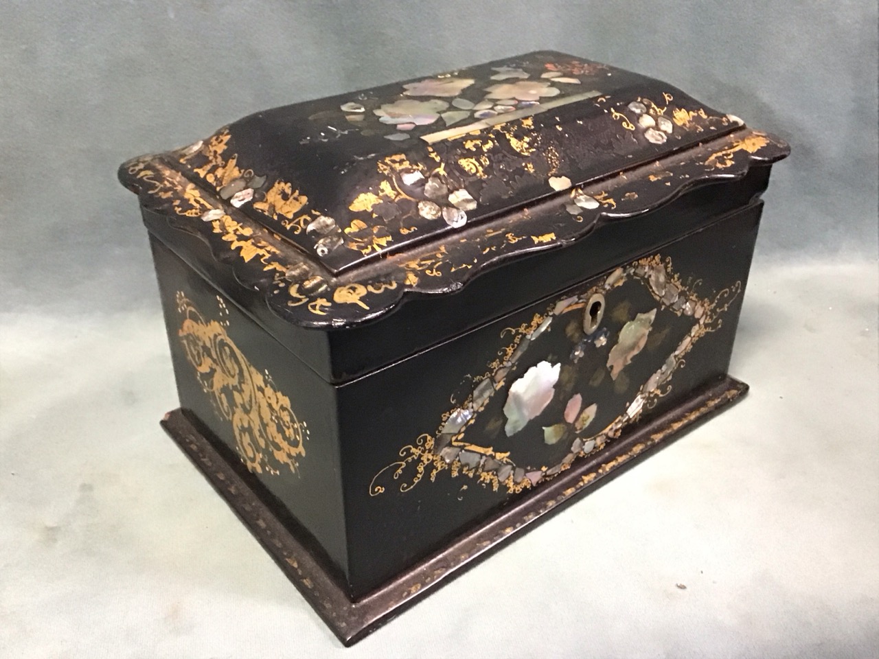 A Victorian rectangular papier-mâché tea caddy with moulded wavy edged cover twin lined - Image 3 of 3