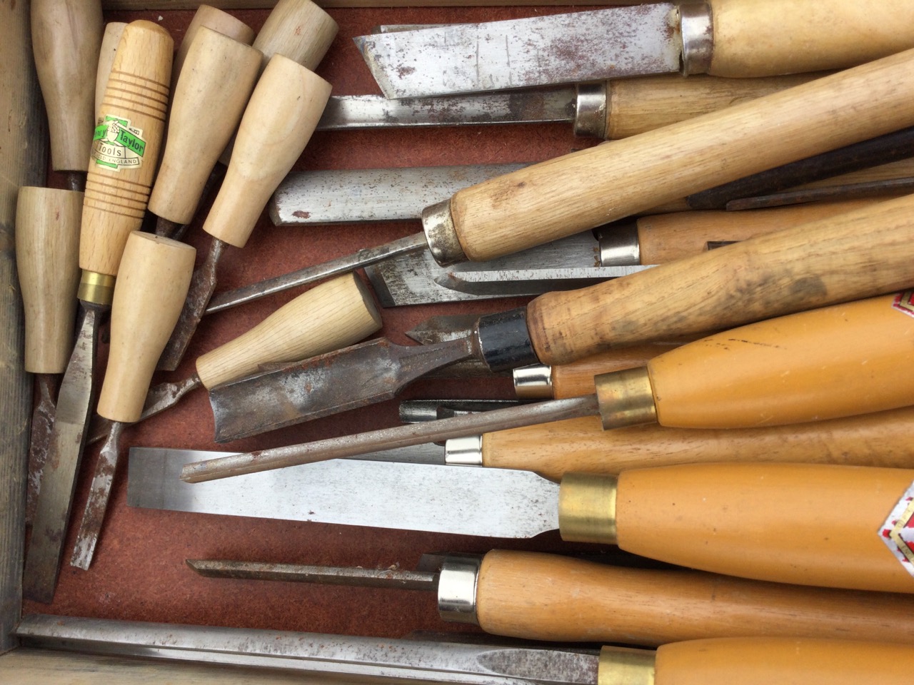 A collection of wood turning chisels, several sets, Henry Taylor, etc. (34) - Image 3 of 3