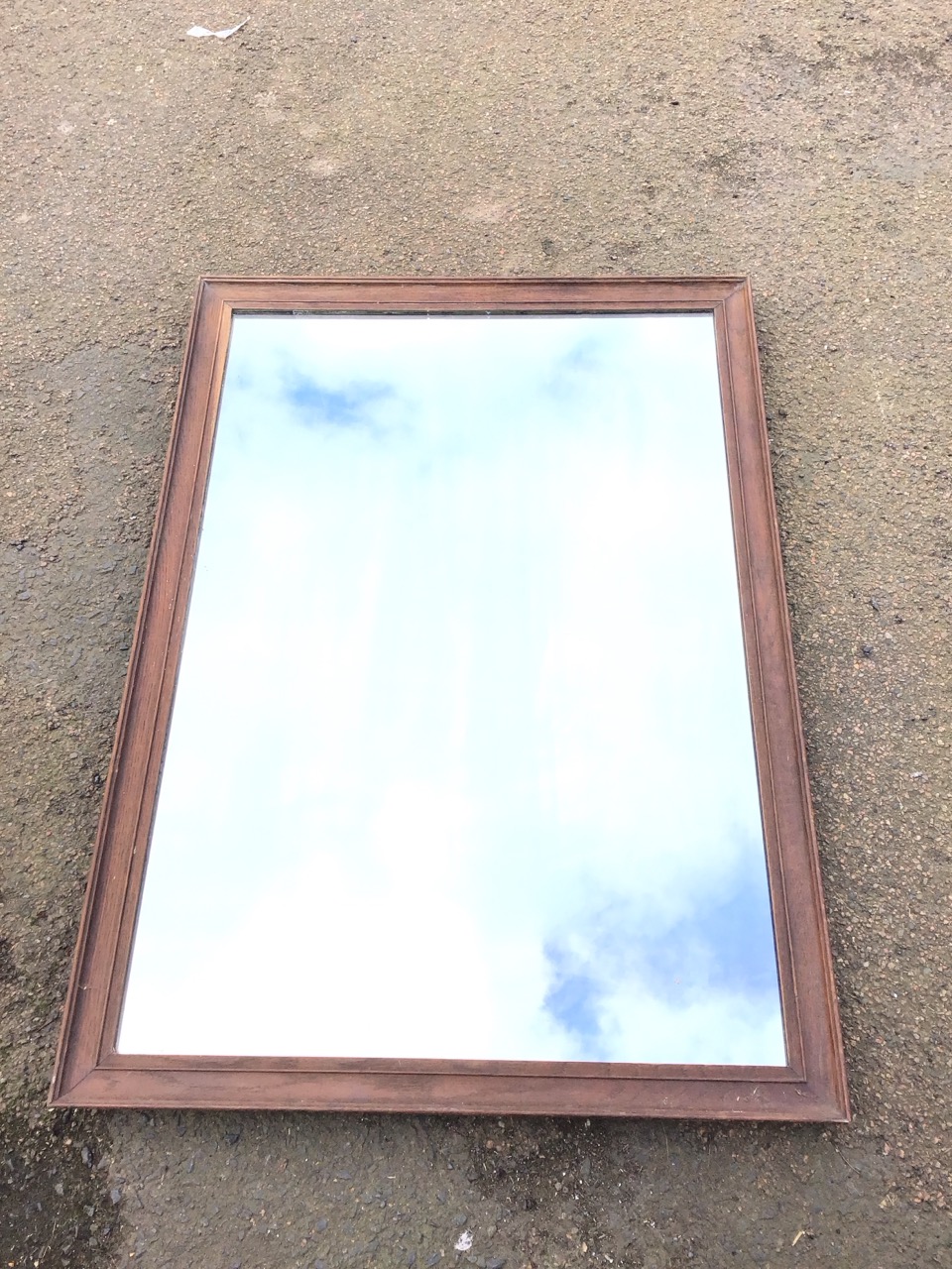 An Edwardian rectangular wall mirror in a moulded oak frame. (38in x 27.25in) - Image 3 of 3