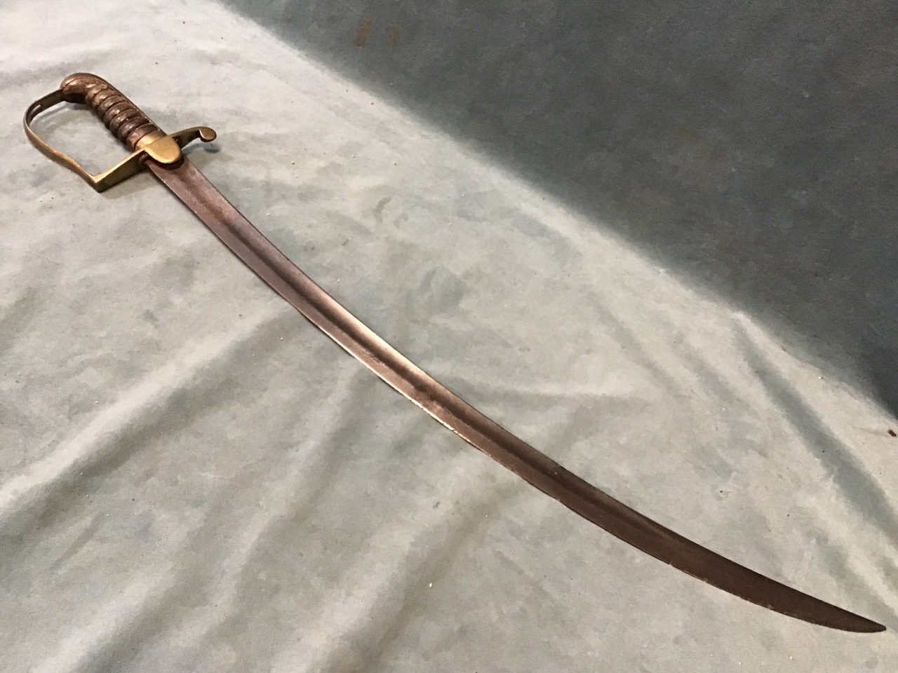 A 1797 pattern Prussian Light Cavalry sabre with brass hilts and ribbed wood grip. (23.5in) - Image 3 of 3