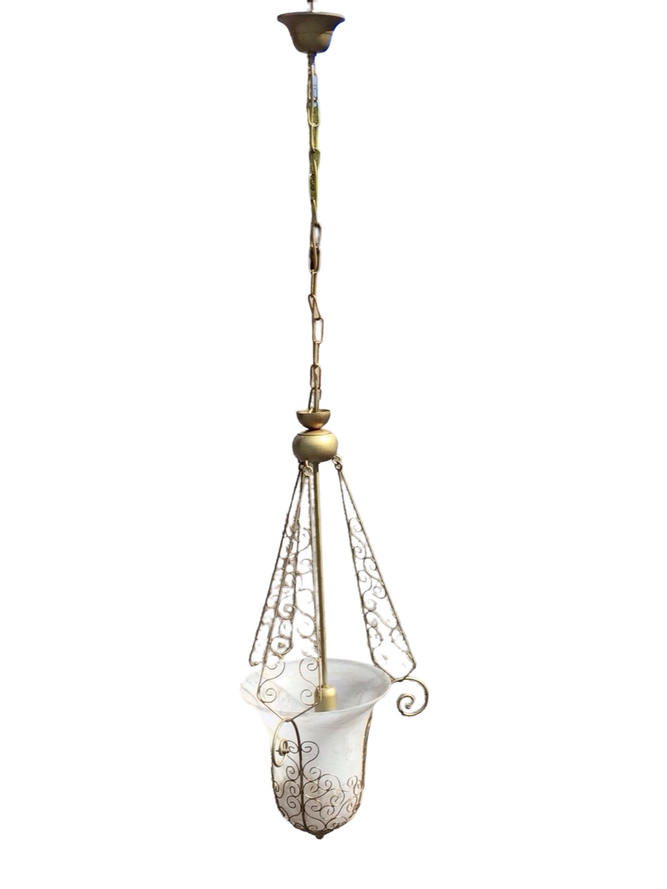 A gilt wirework and glass hanging light with bell shaped ceiling rose and chain suspending three - Bild 2 aus 3