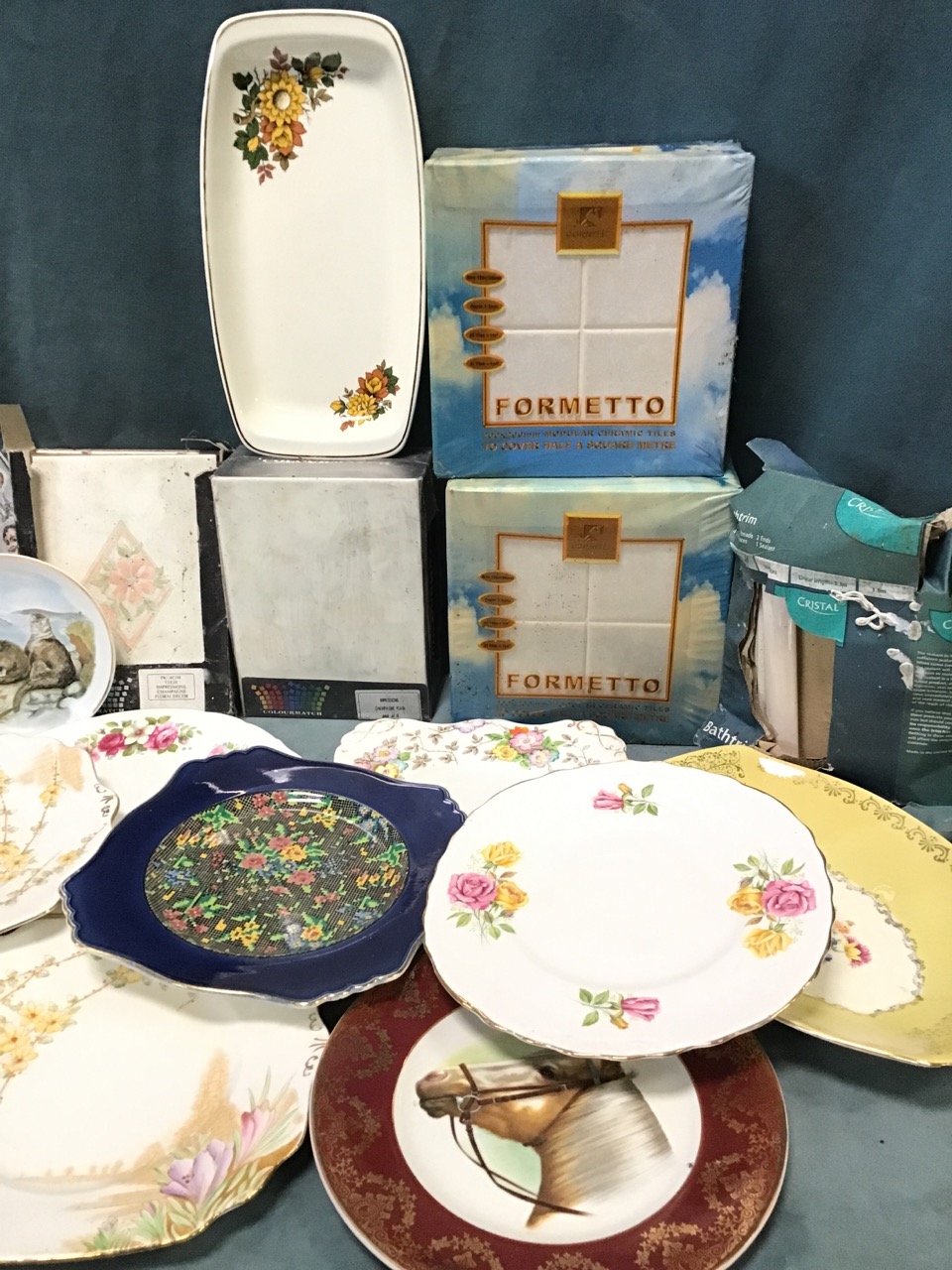 Miscellaneous sandwich plates, collectors plates, a two-tier cakestand, floral, pairs, etc; and a - Image 3 of 3