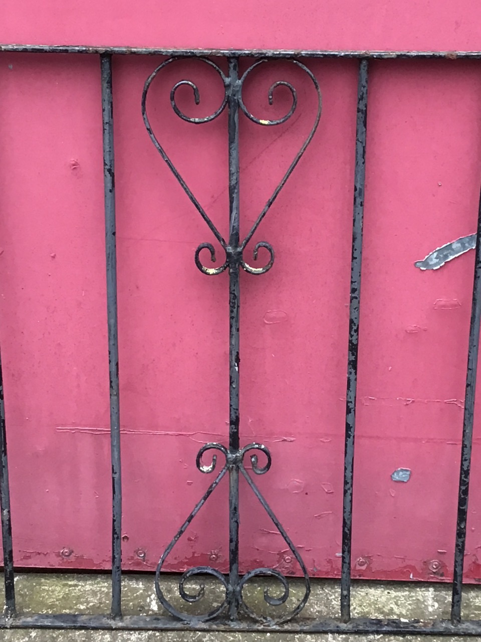 A pair of wrought iron driveway gates with scrolled decoration and spindled panels, complete with - Image 3 of 3