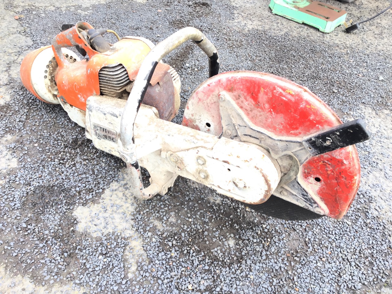 A Stihl TS 350 stone saw with instruction manual and various attachments, spares, etc. (A lot) - Image 3 of 3