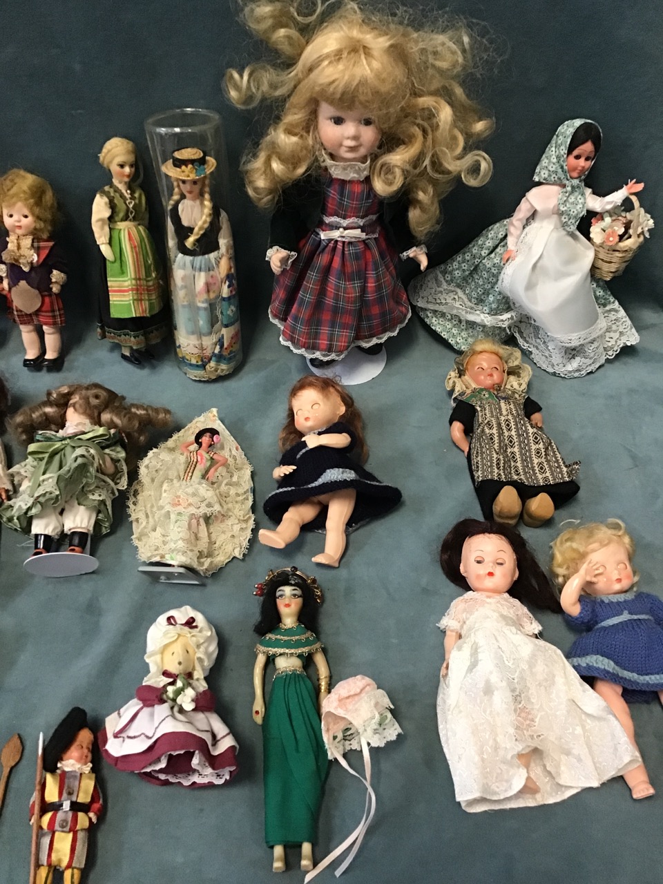 A collection of dolls, mainly in national costumes - Dutch, Welsh, Scottish, a Swiss guard, Māori, - Image 3 of 3