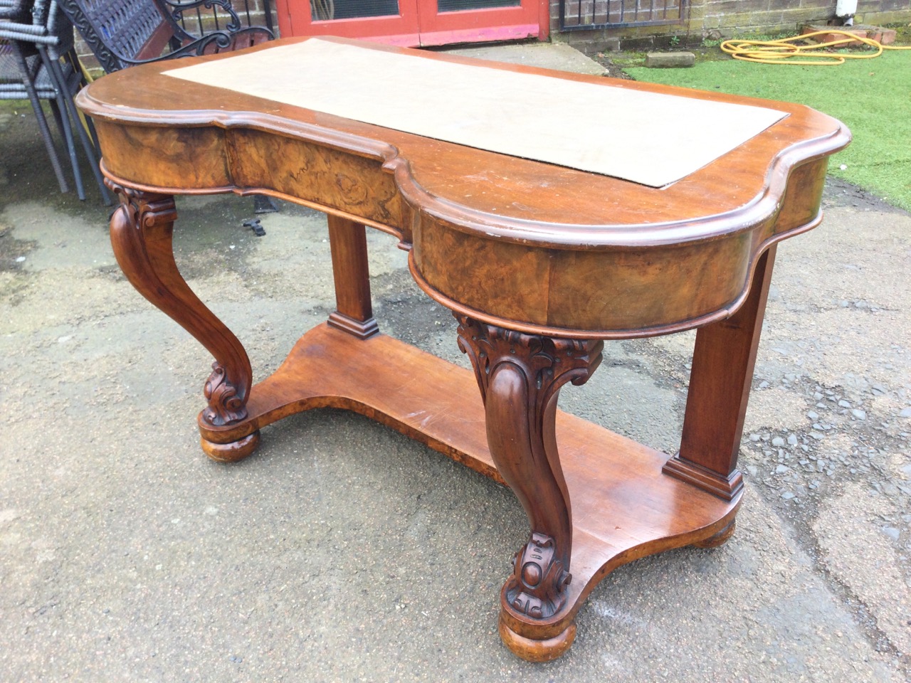 A Victorian walnut & mahogany writing desk, the moulded kidney shaped top set with writing surface - Image 3 of 3