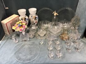 Miscellaneous glass - a pair of Victorian handpainted milchglas vases, a boxed Luigi Bormioli set of