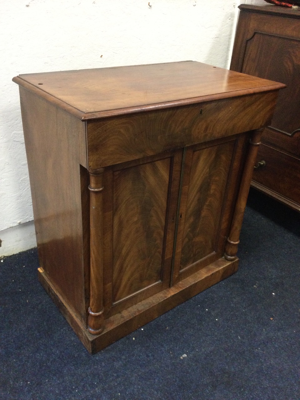 A C19th mahogany chiffonnier with rectangular moulded top above a frieze drawer and a pair of - Image 2 of 3