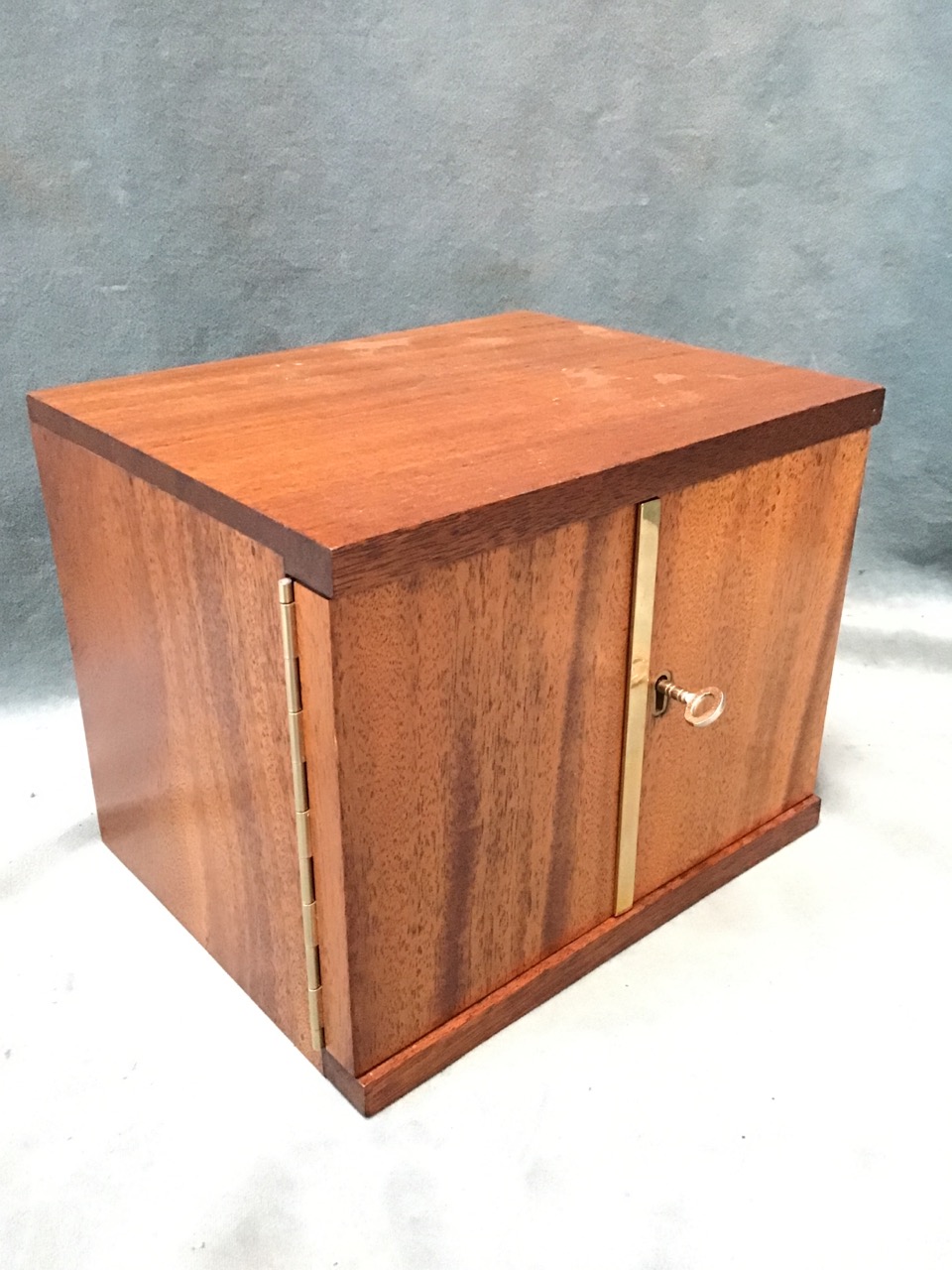 A mahogany coin cabinet with rectangular top above a pair of doors enclosing fourteen brass - Image 3 of 3