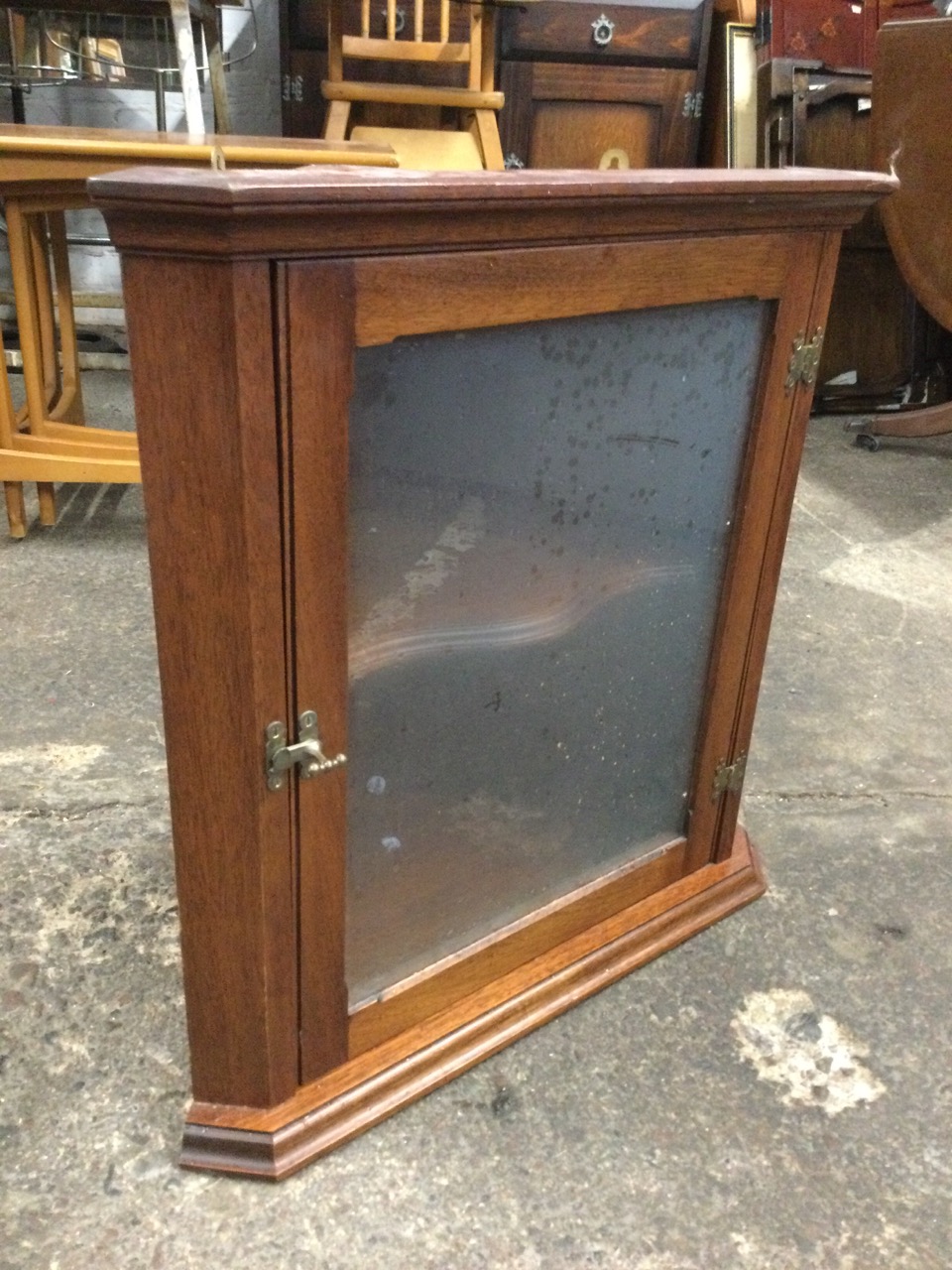 An Edwardian mahogany hanging corner cabinet with moulded cornice above a glazed door with brass - Image 3 of 3