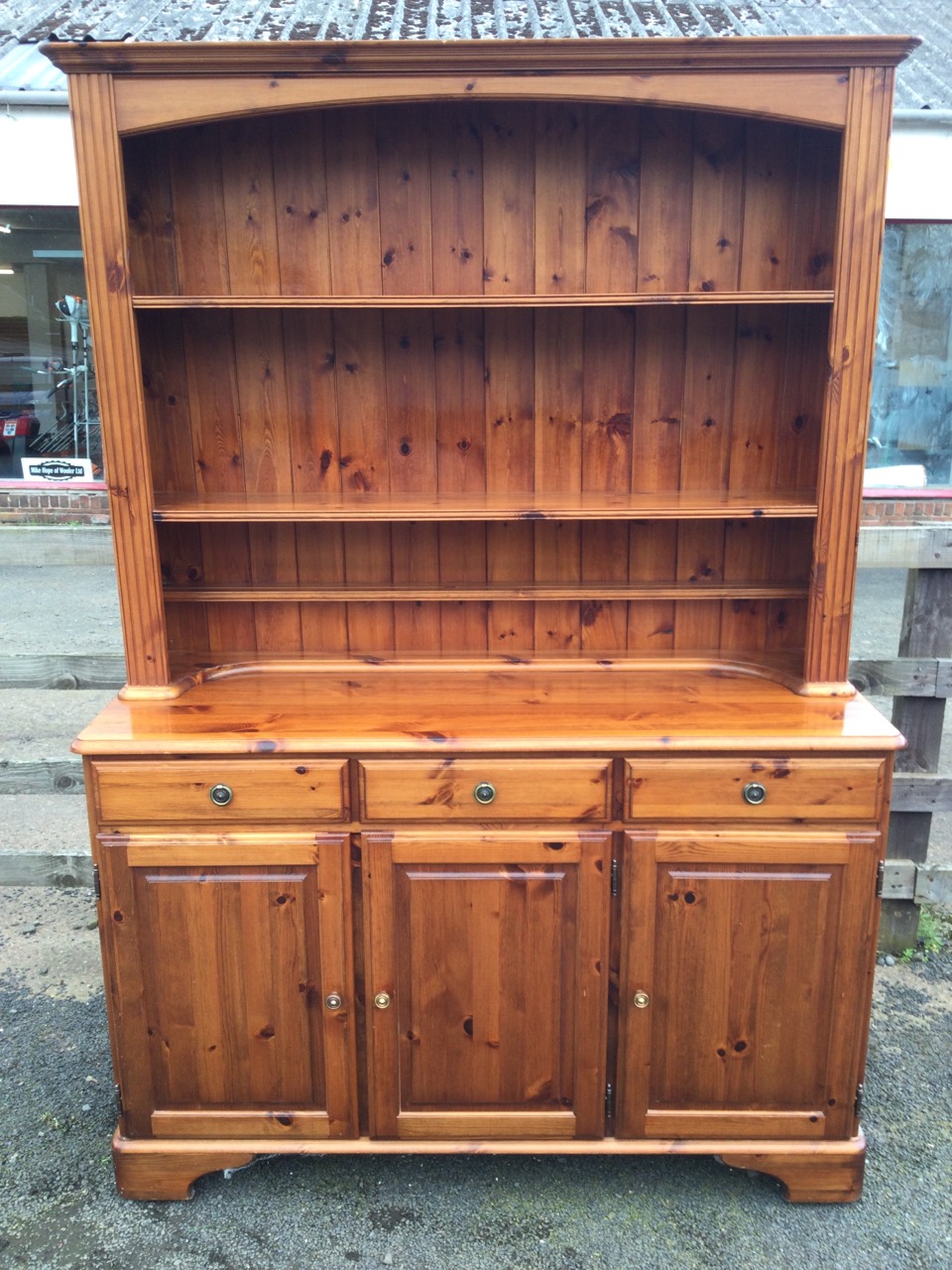 A pine dresser with delft rack having arched apron above open shelves framed by fluted stiles, the - Image 2 of 3