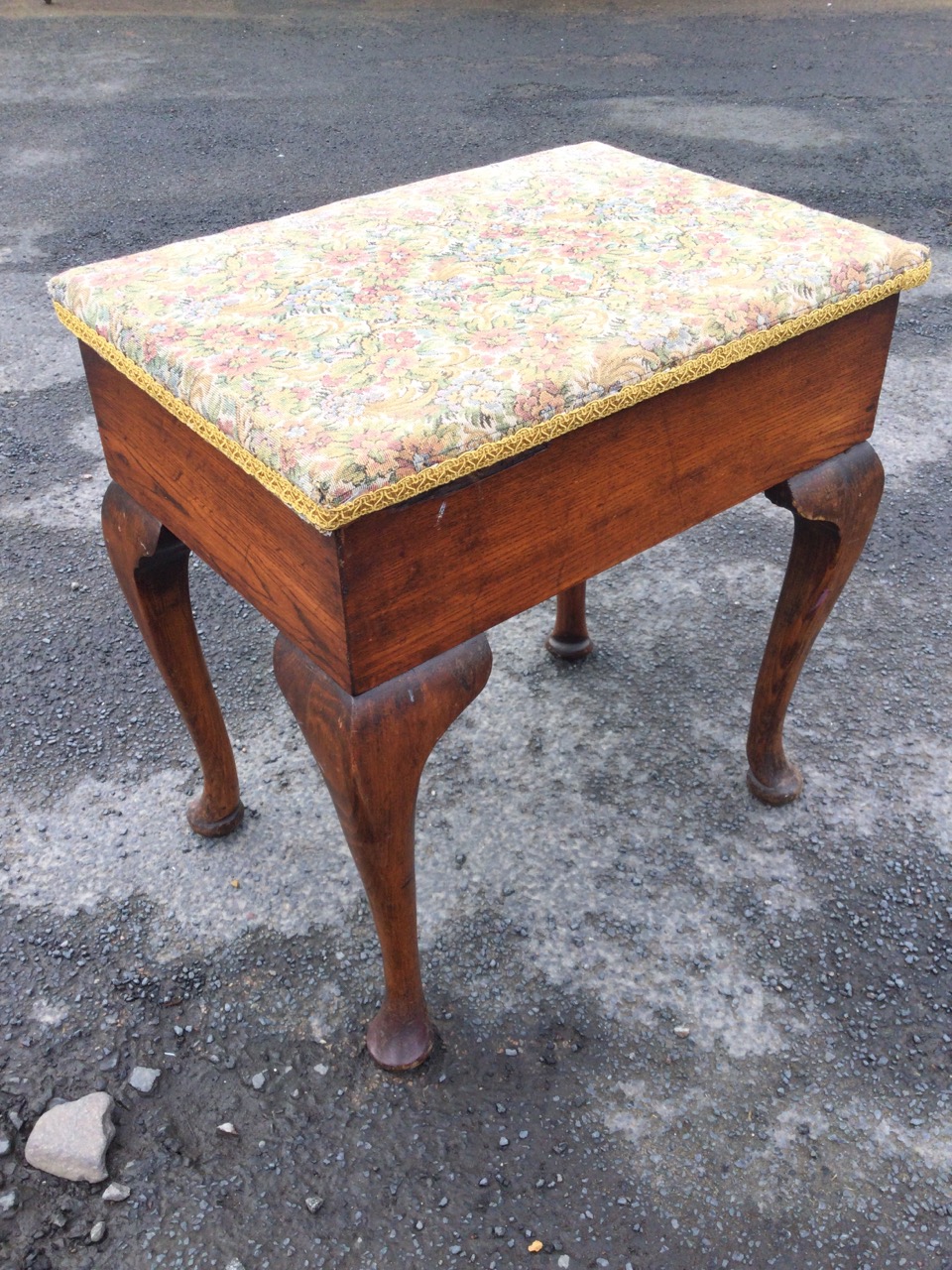 A rectangular oak stool with box seat having upholstered hinged lid, raised on cabriole legs with - Image 3 of 3